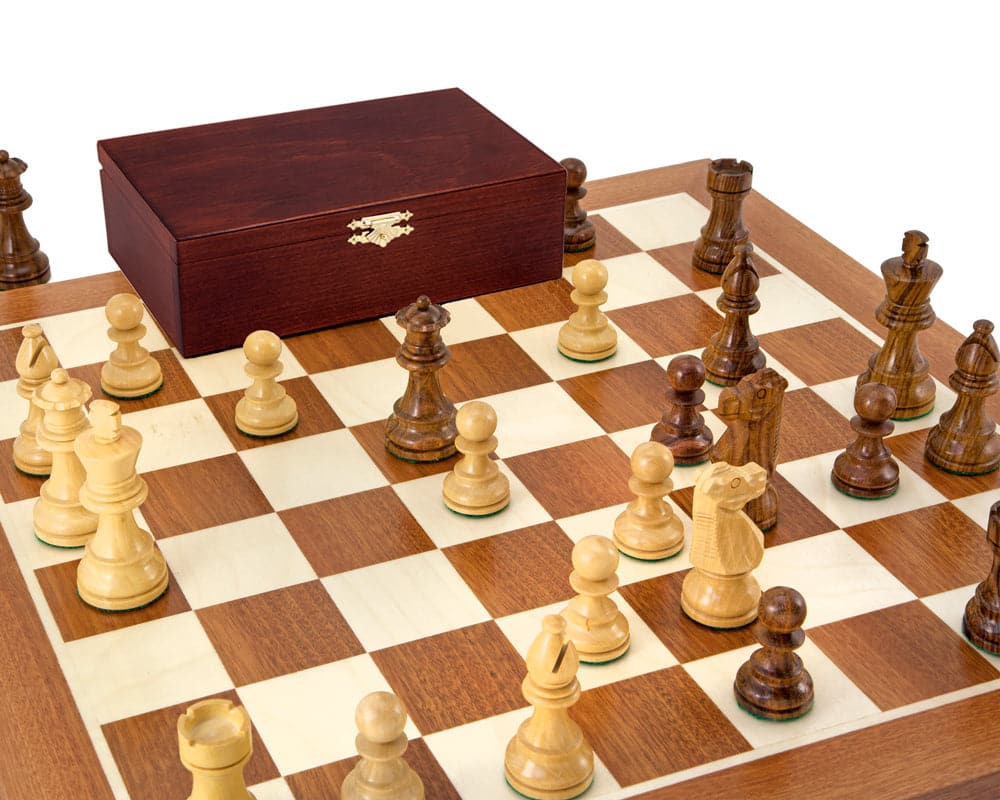 Ensemble d'Échecs Cavalier Français en Sheesham et Acajou – Image 3